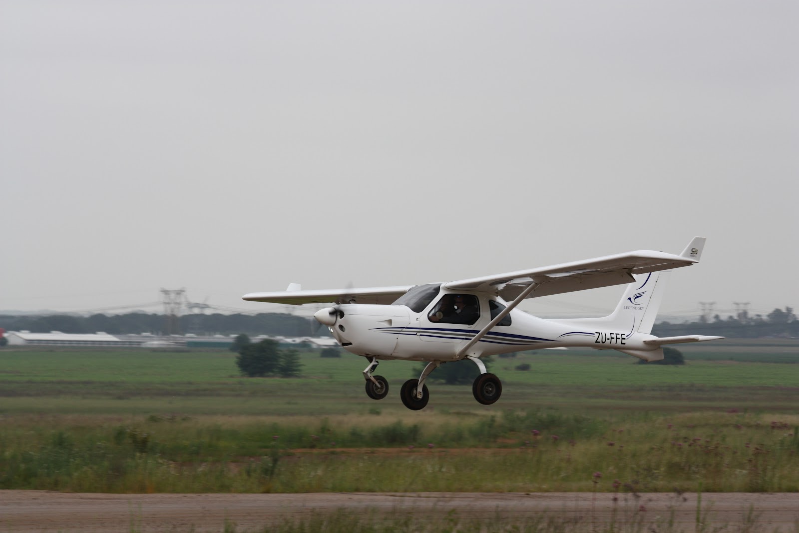 Jabiru J120 on approach