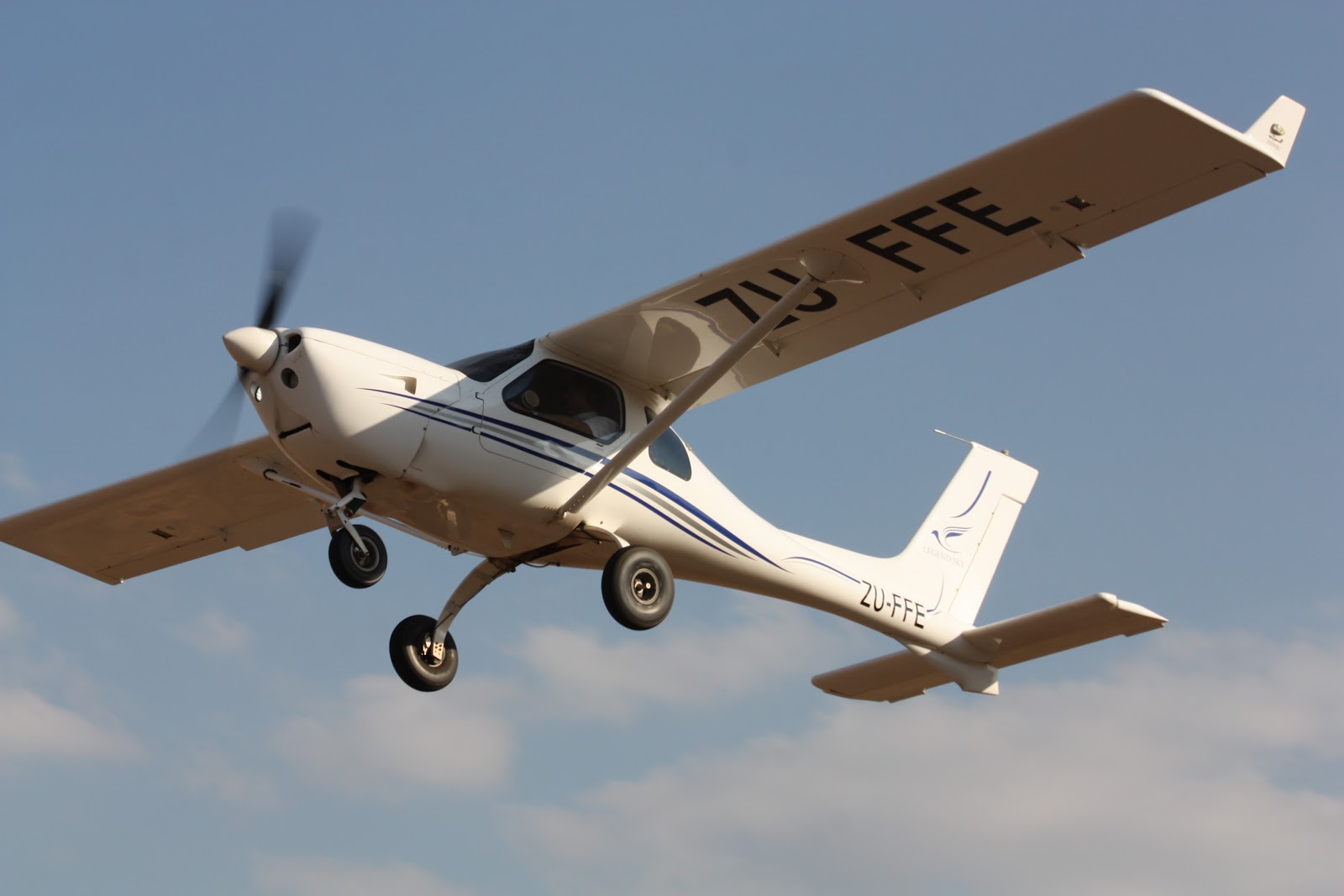 Jabiru J170 climbing out